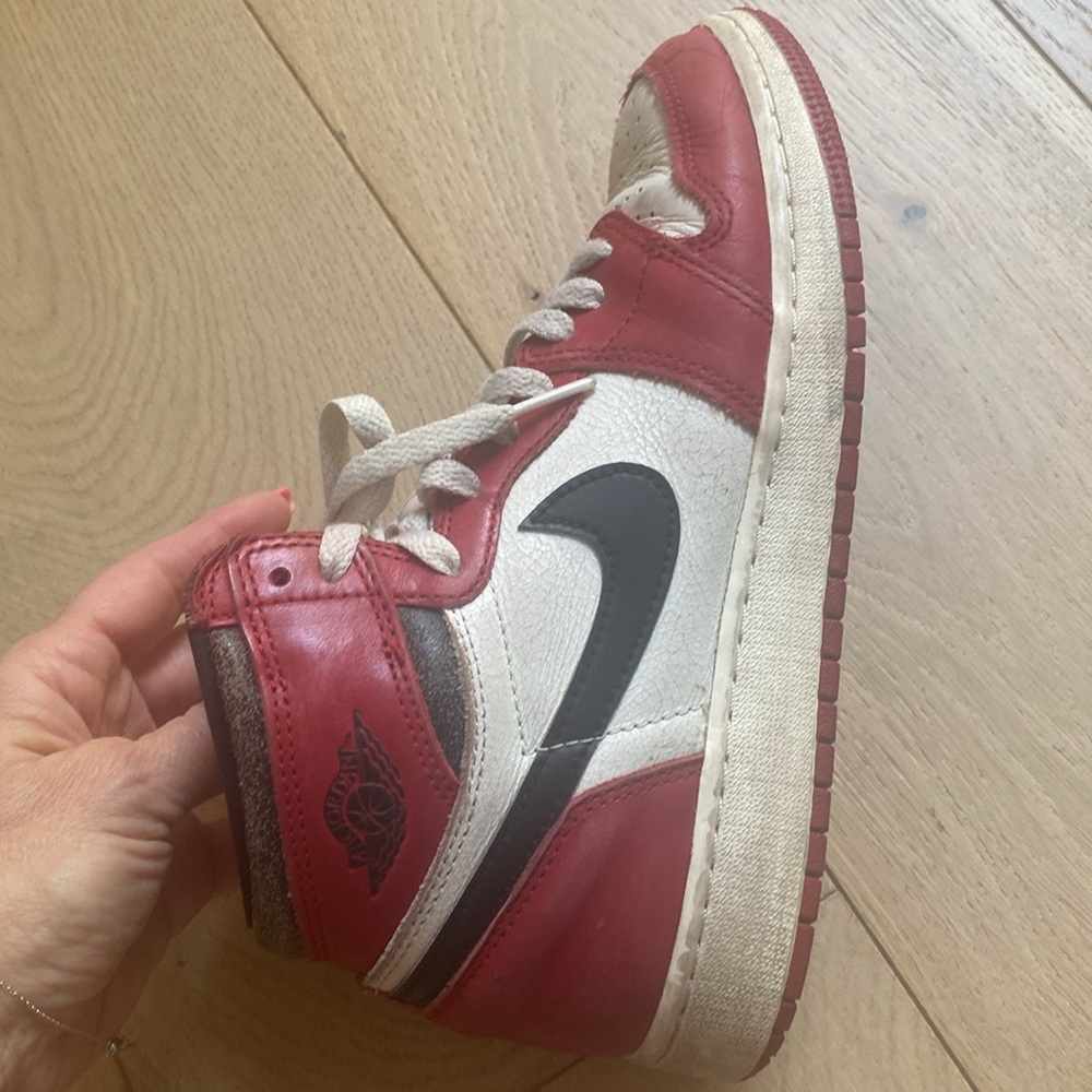 NIKE AIR JORDAN’S red, white with black swoosh - Picture 12 of 17